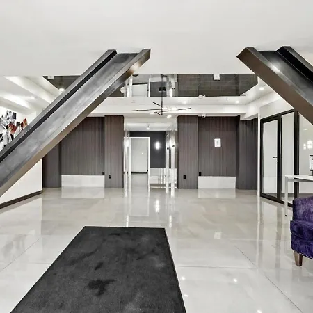 Luxury Apartment With Balcony